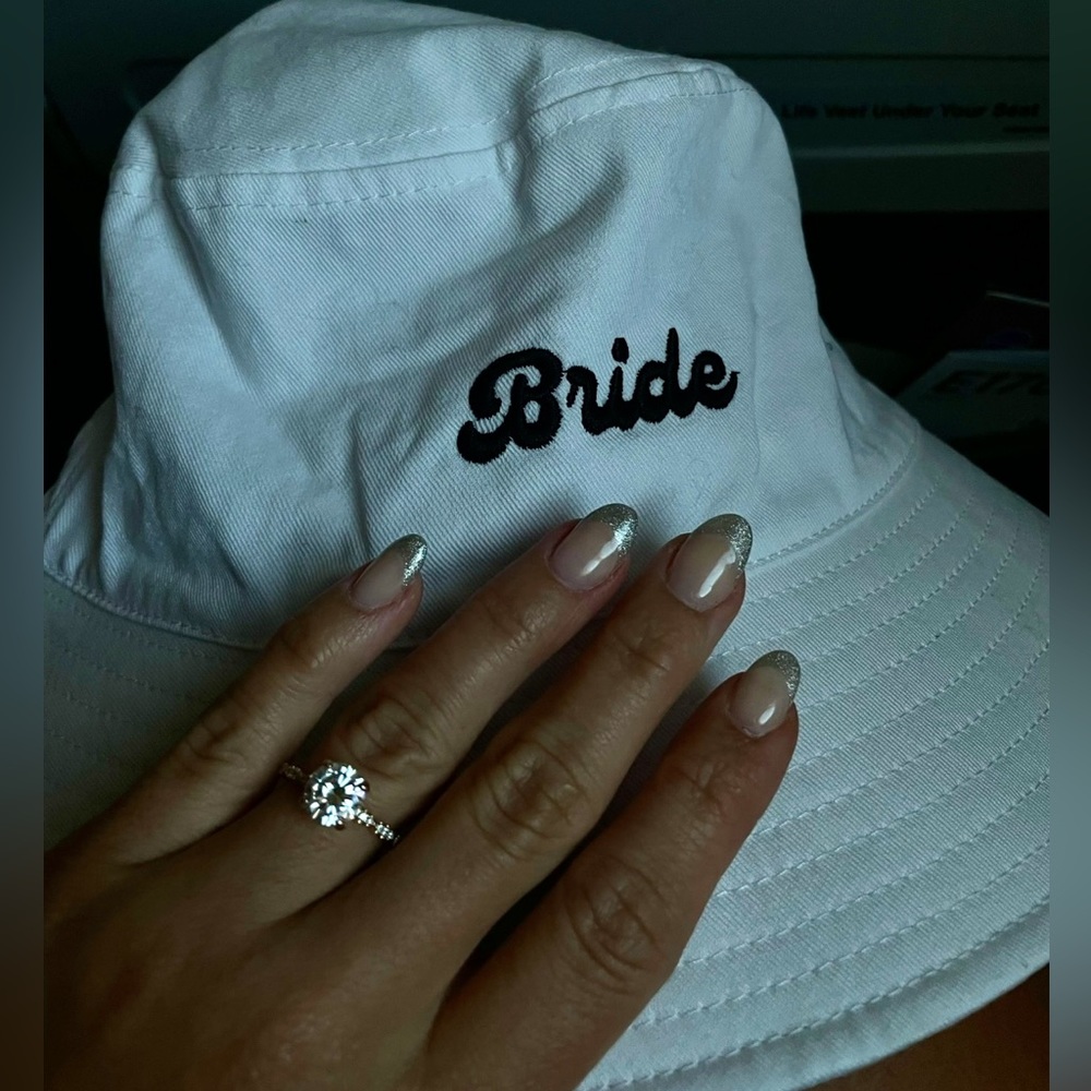 Bride bucket hat